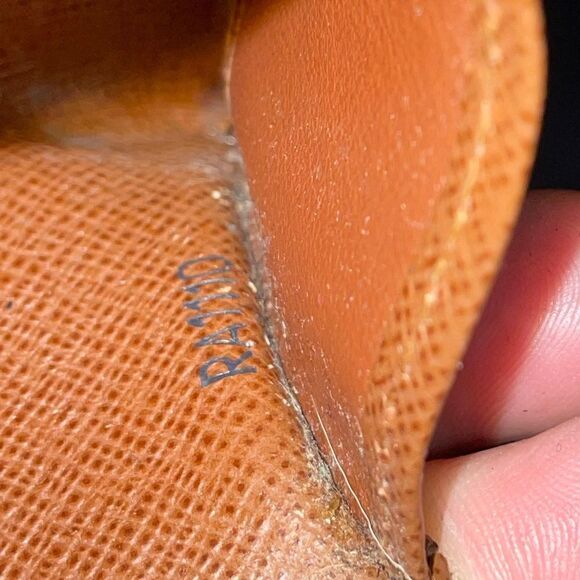 AUTHENTIC Louis Vuitton Monogram 4 Key Wallet - Picture 7 of 7